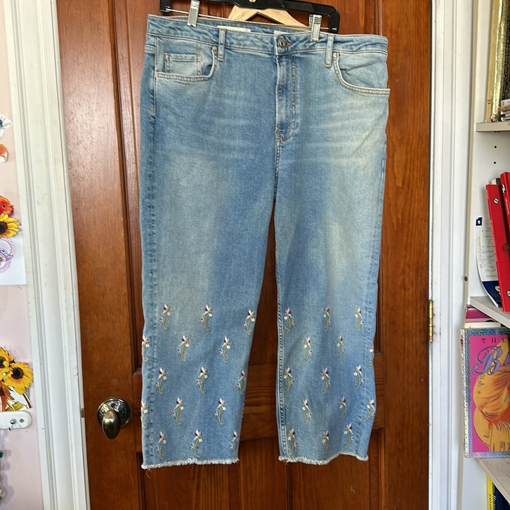 Pilcro and the Letterpress by Anthropologie embroidered crop jeans